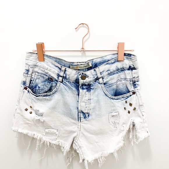 SOLD - ZARA DENIM SHORTS HIGH WAISTED - Picture 2 of 11